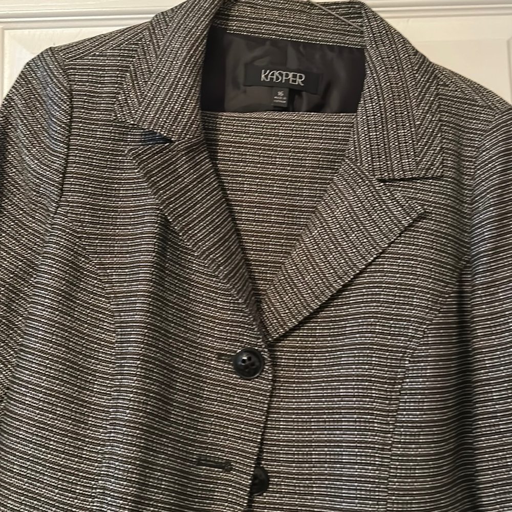 Women’s jasper skirt suit